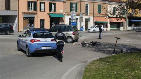 Ravenna Incidente In Piazza Gravissima Anziana Ciclista