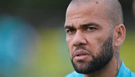 Daniel Alves Se Pronuncia Após Acusação De Assédio Sexual Na Espanha