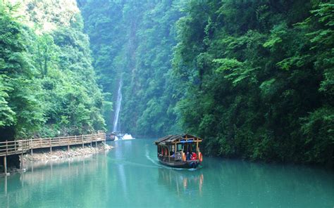 S14：【早发班】张家界核心景区 大峡谷 玻璃桥 猛洞河漂流 凤凰古城 天门山 玻璃栈道全景6日游 张家界中国旅行社