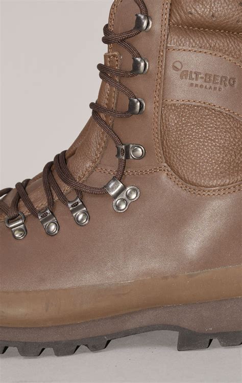 Ботинки берцы Alt Berg Defender Combat Boots Brown купить в Интернет