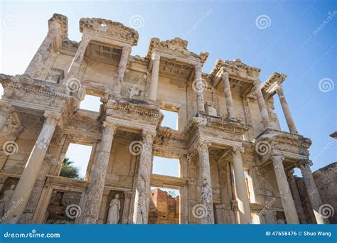 Las Ruinas De La Biblioteca De Celsus En Ephesus Foto De Archivo