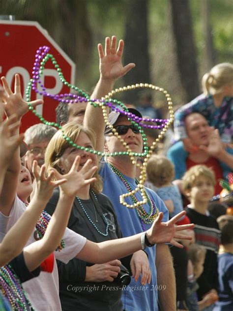 Pensacola Mardi Gras parade hopes to break world record with 17,500 ...