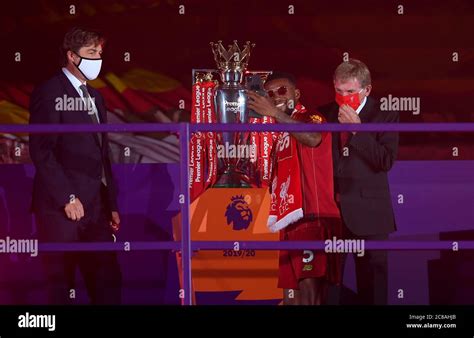 Liverpool S Georginio Wijnaldum Takes A Selfie With The Premier League