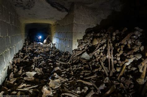 Parisian catacombs: dead remember everything - Urbex Tour