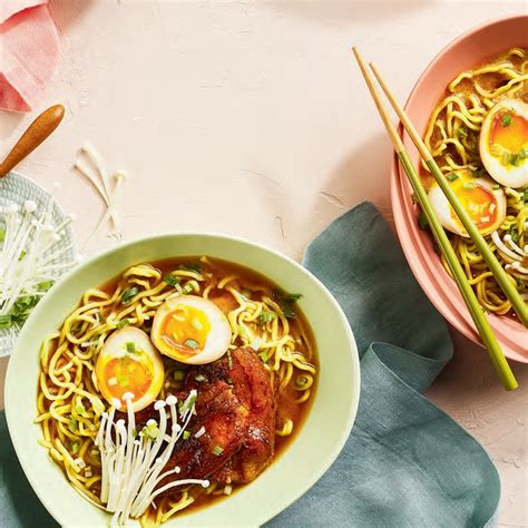 Recette de soupe ramen au miso et au porc laqué Coup de Pouce