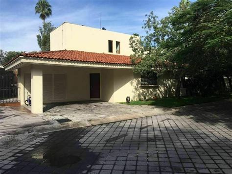 Venta Casa En Fraccionamiento Colomos Providencia Guadalajara Jalisco