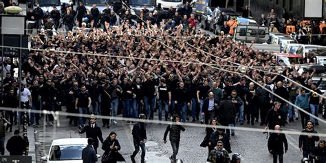 A Napoli Ci Sono Disordini Causati Dalla Presenza Di Almeno Seicento