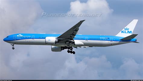 PH BVN KLM Royal Dutch Airlines Boeing 777 306ER Photo By Issac Teo