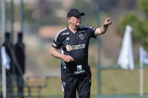 Luiz Felipe Scolari Dt De Atl Tico Mineiro Est En La Mira De