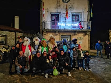 Los Reyes Magos dejan sus regalos a los niños de Peralejos de Abajo