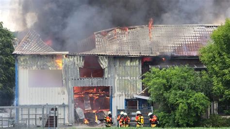 Kreis Karlsruhe Brand einer Werkstatt greift auf Wohnhaus über SWR