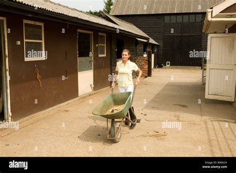 Mucking Out Girl Fotos Und Bildmaterial In Hoher Aufl Sung Alamy