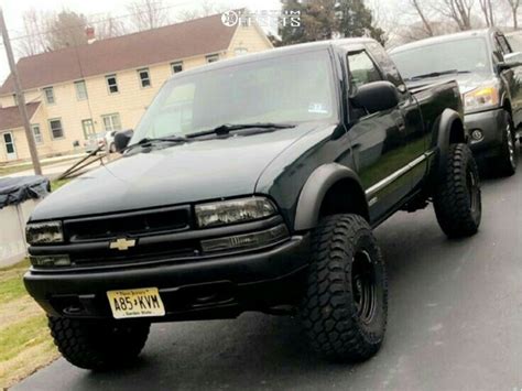 Pin By Mara Dann On Muscle Cars Chevy S10 Lifted Chevy Trucks Chevrolet