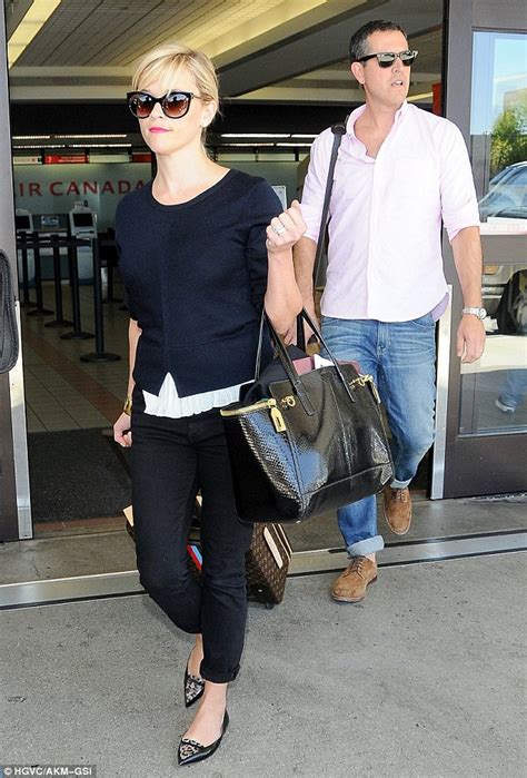 Reese Witherspoon Says Husband Jim Toth Doesn T Mind Her Sex Scenes