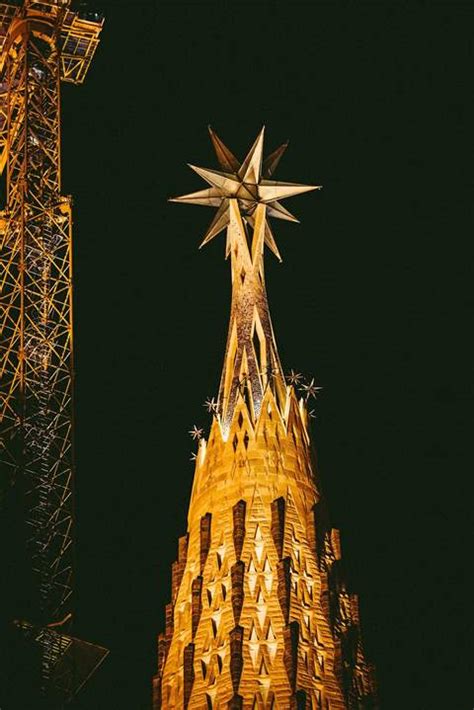 La Sagrada Familia Coloca Una Estrella Nueva En El Cielo De Barcelona