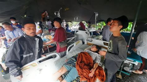 Un Terremoto En La Isla Indonesia De Java Deja Al Menos 162 Muertos Y Cientos De Heridos