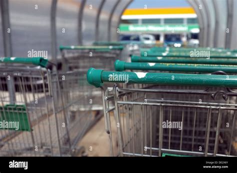 Supermarket Trolleys Full Hi Res Stock Photography And Images Alamy