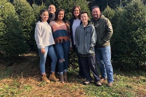 Look: Jon Gosselin shares holiday photo of him with kids Collin, Hannah ...