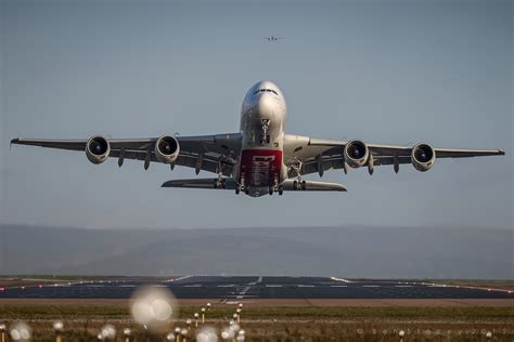 Airbus A380: Emirates take off