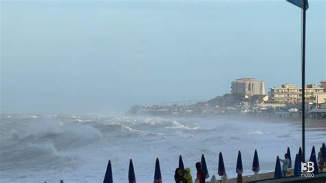 Cronaca Meteo Diretta Mareggiata Si Abbatte Su Ancona Maltempo