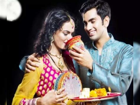 Karwa Chauth 2022 करवा चौथ पर पहली बार व्रत रख रही महिलाएं जान लें ये