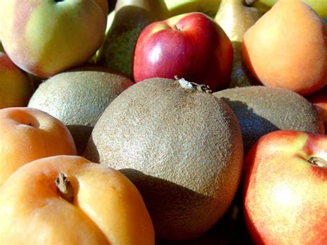 Cierre De Frutos Albaricoques Kiwis Peras Y Melocotones Comida Sana