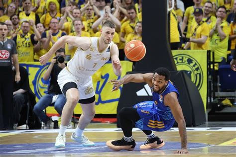 Niners Siegen Im Ersten Playoff Halbfinalspiel In Berlin Radio Chemnitz