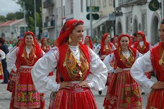 MÚSICA LUSITANA TRAJE REGIONAL DE PORTUGAL