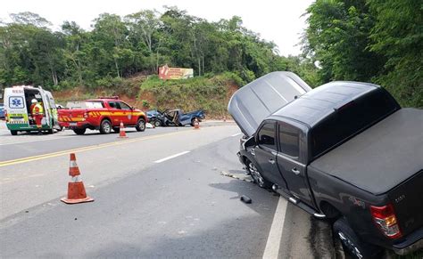 Colisão frontal na BR 116 em Leopoldina deixa duas pessoas