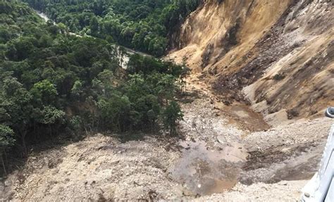 Terremoto de 7 5 abrió la tierra en Papúa Nueva Guinea y dejó 15