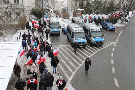 Tzw Protest Wolnych Polak W Jaros Aw Kaczy Ski Pr Buje