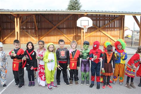 EN IMAGES Lons le Saunier l école Bernard Clavel fête Carnaval au