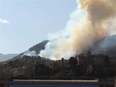 Un Vasto Incendio Boschivo Divampato Oggi Intorno Alle 14 Sta