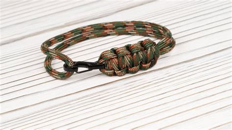 Paracord Bracelet With Carabiner Youtube