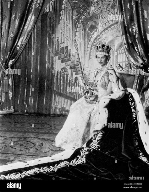 Queen elizabeth ii coronation dress hi-res stock photography and images ...