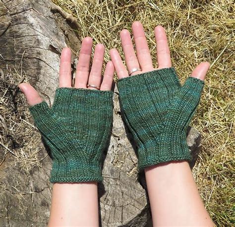 Pioneer Gloves Pattern By Kelly Mcclure Knitting Patterns Free