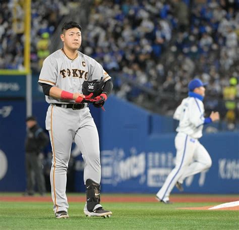 写真：【巨人】主砲・岡本和真 好調キープと裏腹に上げたり下げたり〝珍ファッション〟の真相 東スポweb