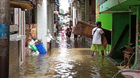 45 RT Di Jakarta Kebanjiran Ketinggian Air Capai 160 Cm Okezone