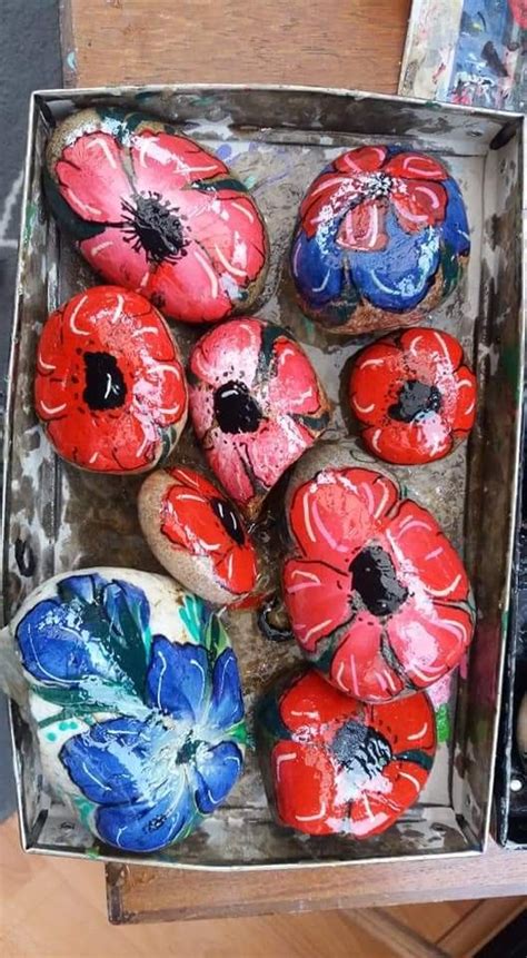 Pin By Barbra Colburn On Rocks Patriotic Painted Rocks Rock Flowers