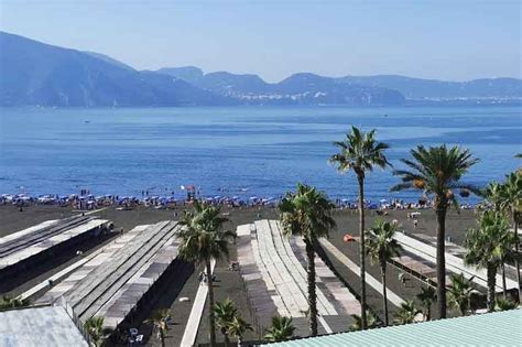 Spiaggia Di Torre Annunziata Itbeach