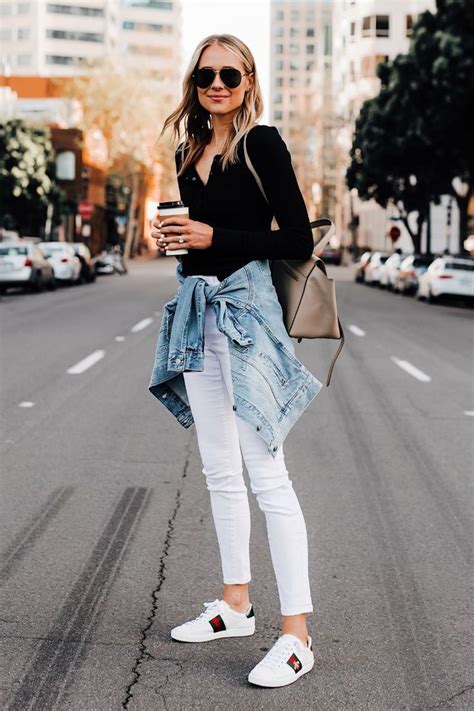 15 Looks Con Jeans Blancos Que Renuevan Nuestro Amor Por Esta Prenda