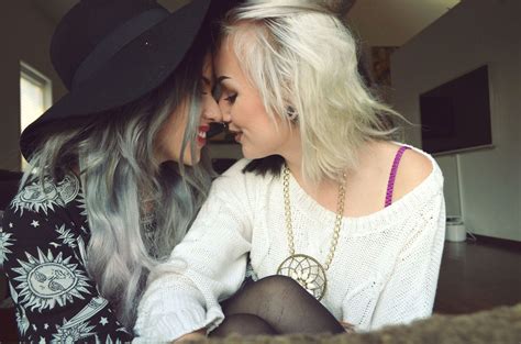 Lesbians Make Out Lesbian Couples