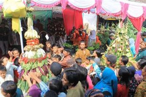 Unik Tradisi Grebeg Ketupat Brongkos Di Magelang