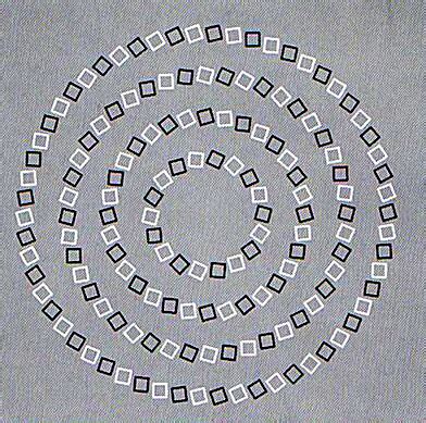 Crossing Circles Illusion