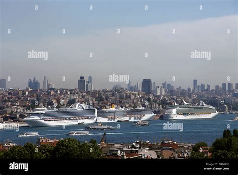 Cruise Liners High Resolution Stock Photography And Images Alamy