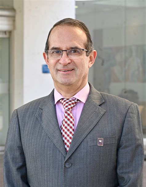 Dr César Alejandro Amescua García Hospitales Angeles