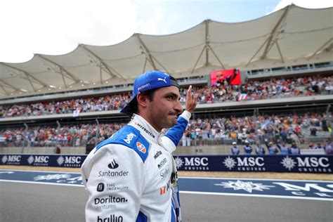 Carlos Sainz Jr. thanks the fans at the F1 U.S. Grand Prix