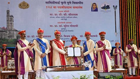 Savitribai Phule Pune Universitys 124th Graduation Ceremony Concludes