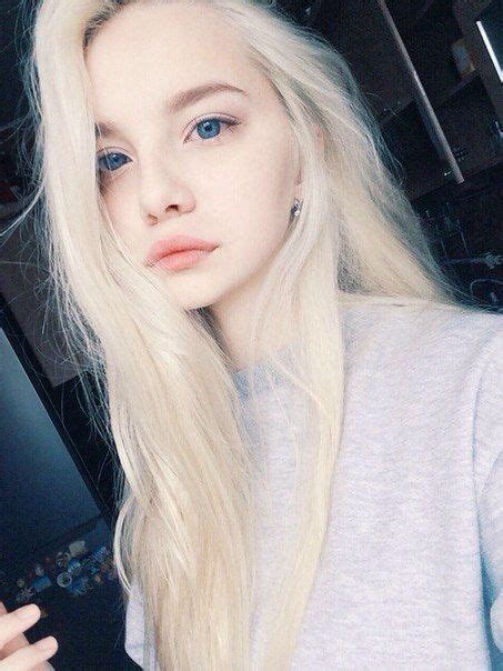 A Russian Girl Who Goes By The Name Lenyhkaa Blonde Hair Blue Eyes Blonde Dye Modelo Albino