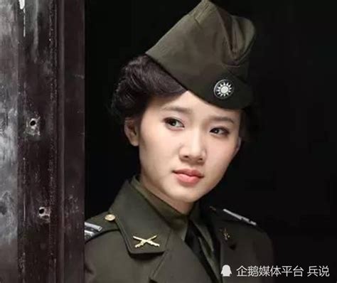 女特务诱惑八路军战士，李克农将计就计：今晚你去摸底细！腾讯新闻